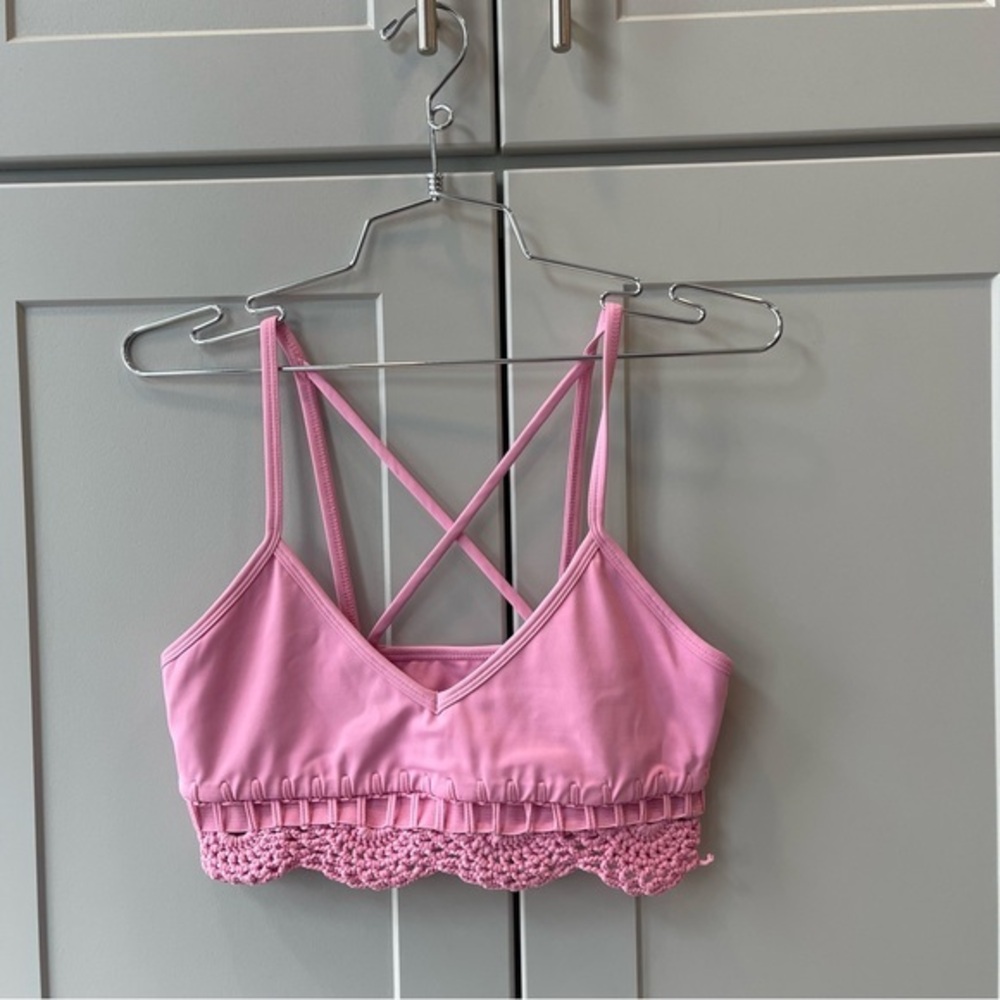 Carbon 38 Crochet Banded Macrame Pink Barbie Cropped Sports Bra Small Athletic